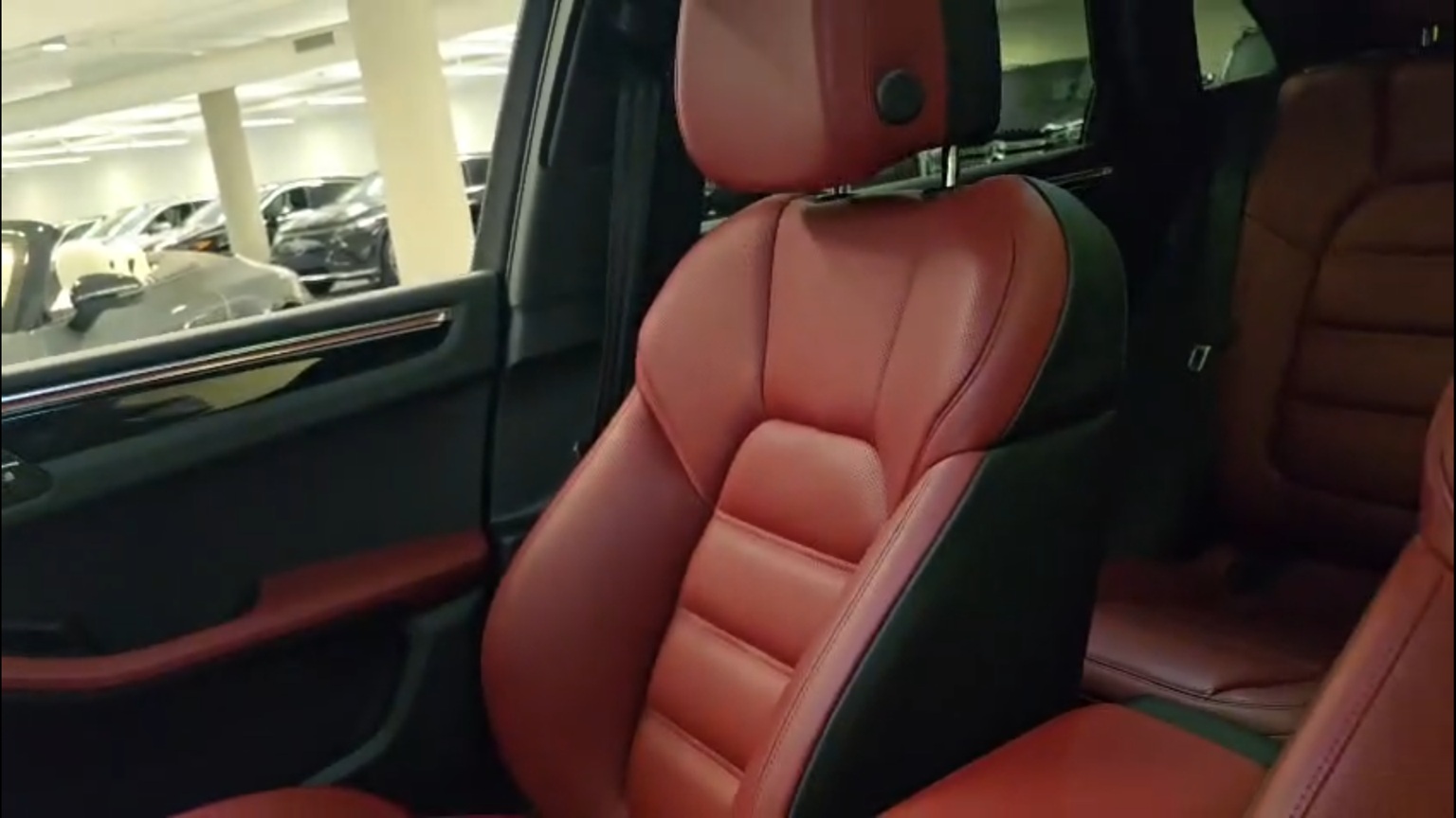 2025 Porsche Macan S AWD