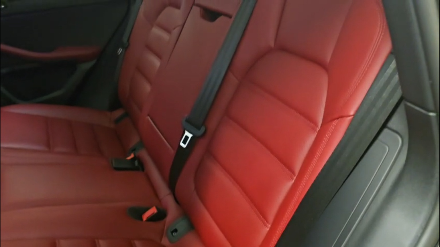 2025 Porsche Macan S AWD